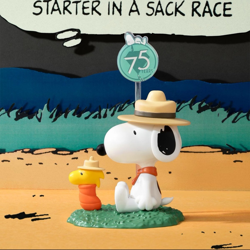 Pop Mart Peanuts 75th Anniversary Snoopy Comic Life Series Figure - Sack Jumping - Picture 6 of 8